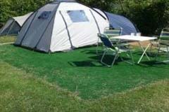 kunstgras-toepassingen-op-de-camping